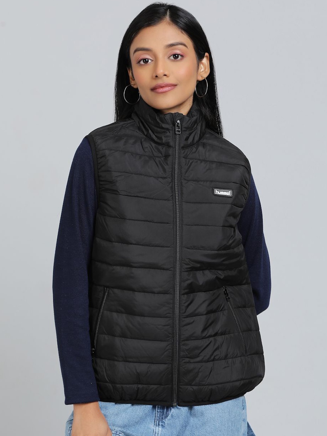 

hummel Women Mock Collar Solid Casual Gilet Jacket, Black