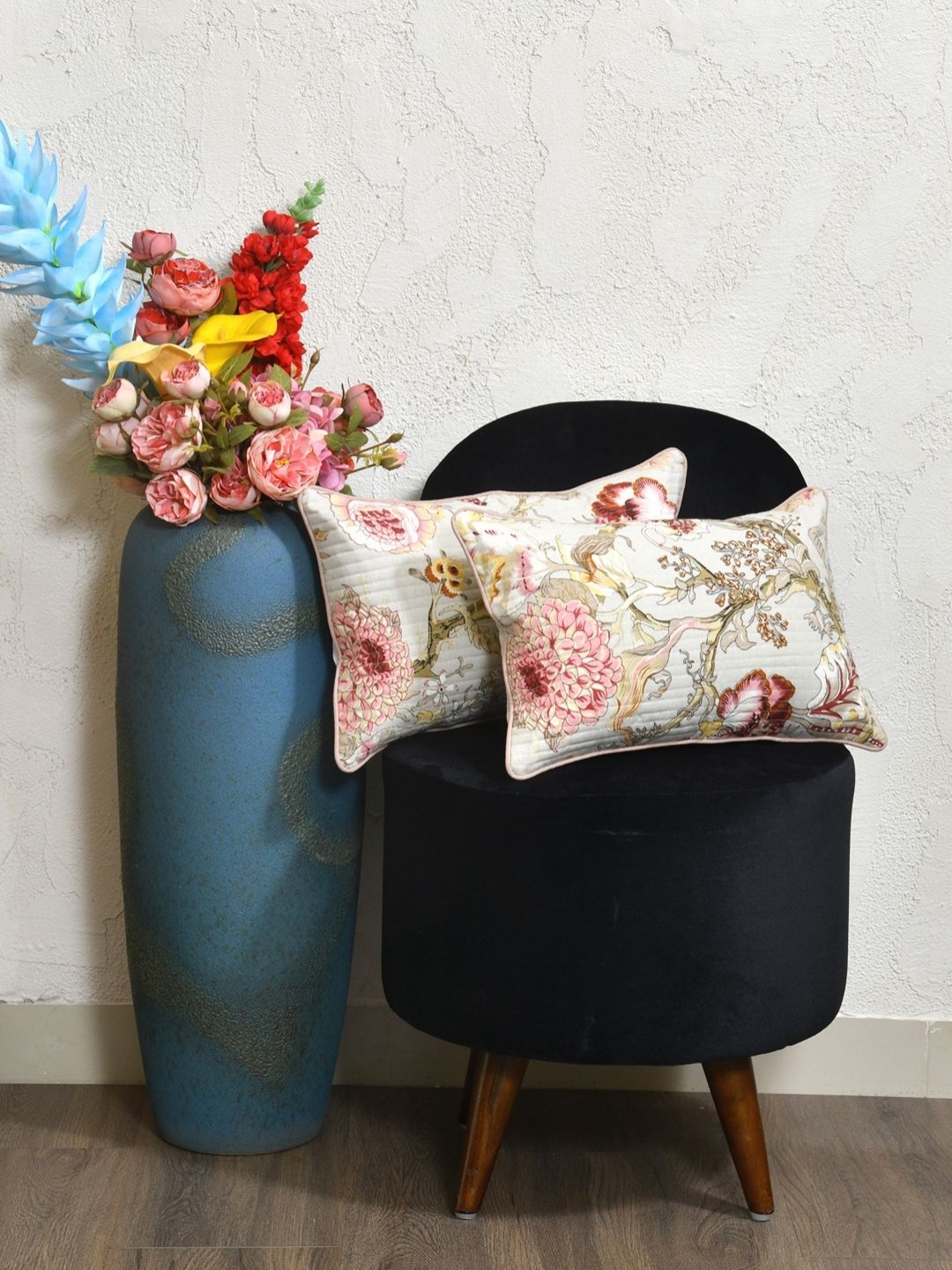 

Clasiko Beige & Red 2 Pieces Floral Printed Cotton Rectangle Cushion Covers