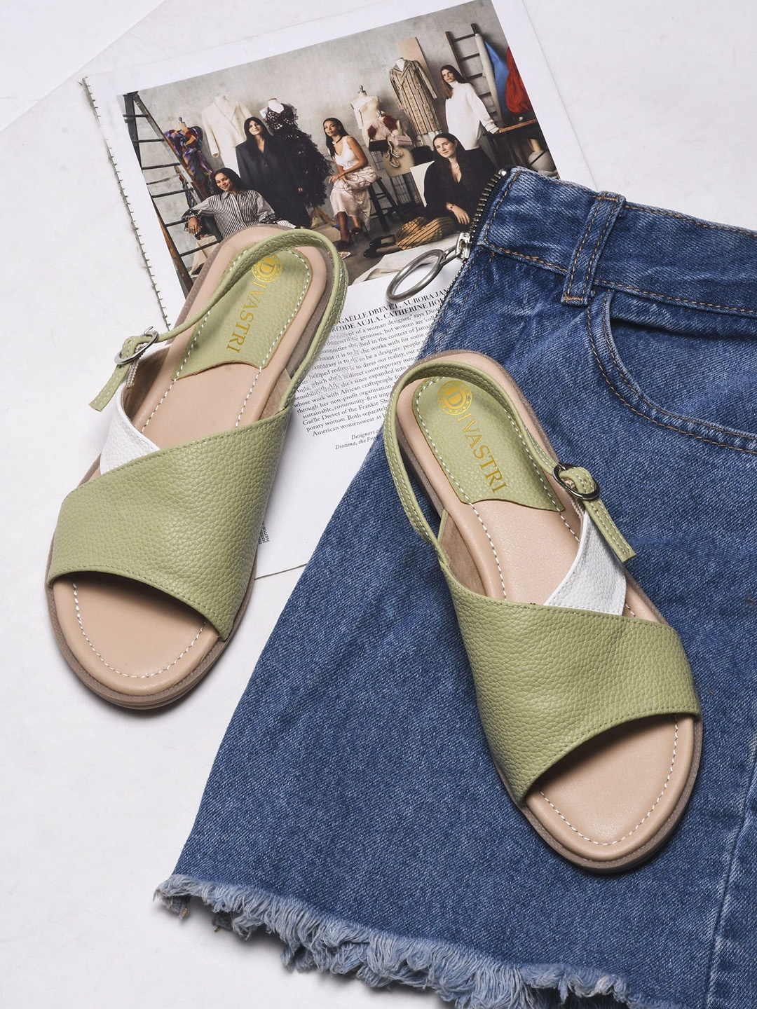 

DIVASTRI Women Textured Open Toe Flats, Green