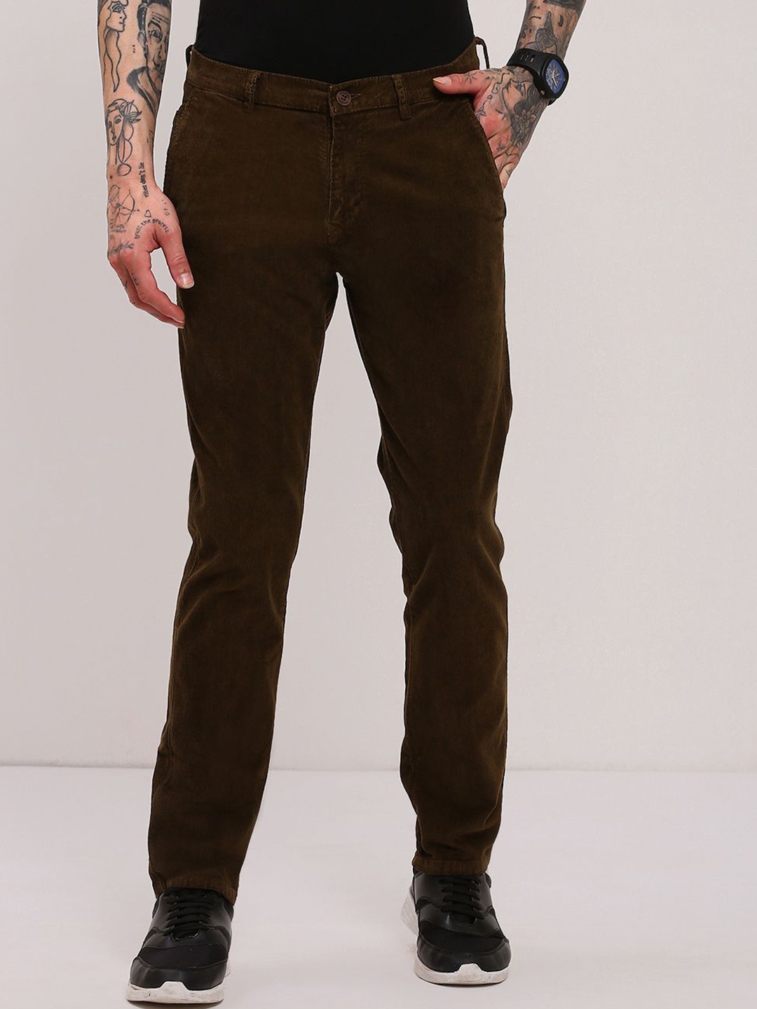 

SHOWOFF Men Comfort Slim Fit Low-Rise Cotton Trousers, Brown