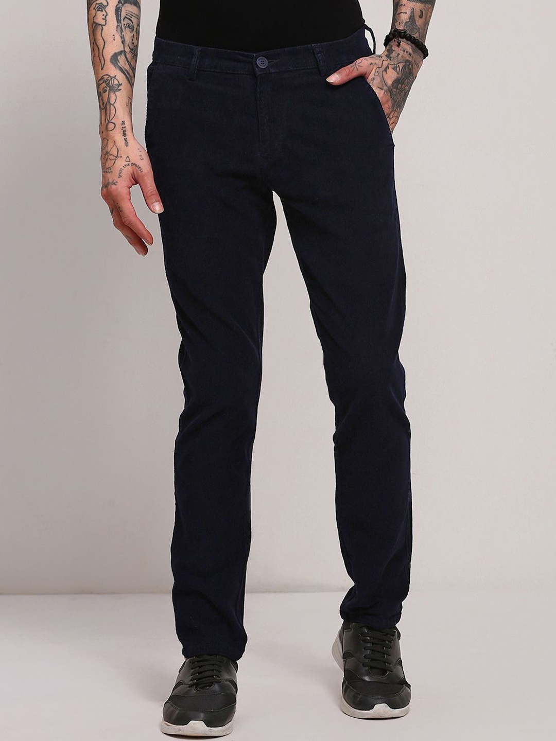 

SHOWOFF Men Comfort Slim Fit Low-Rise Corduroy Trousers, Navy blue