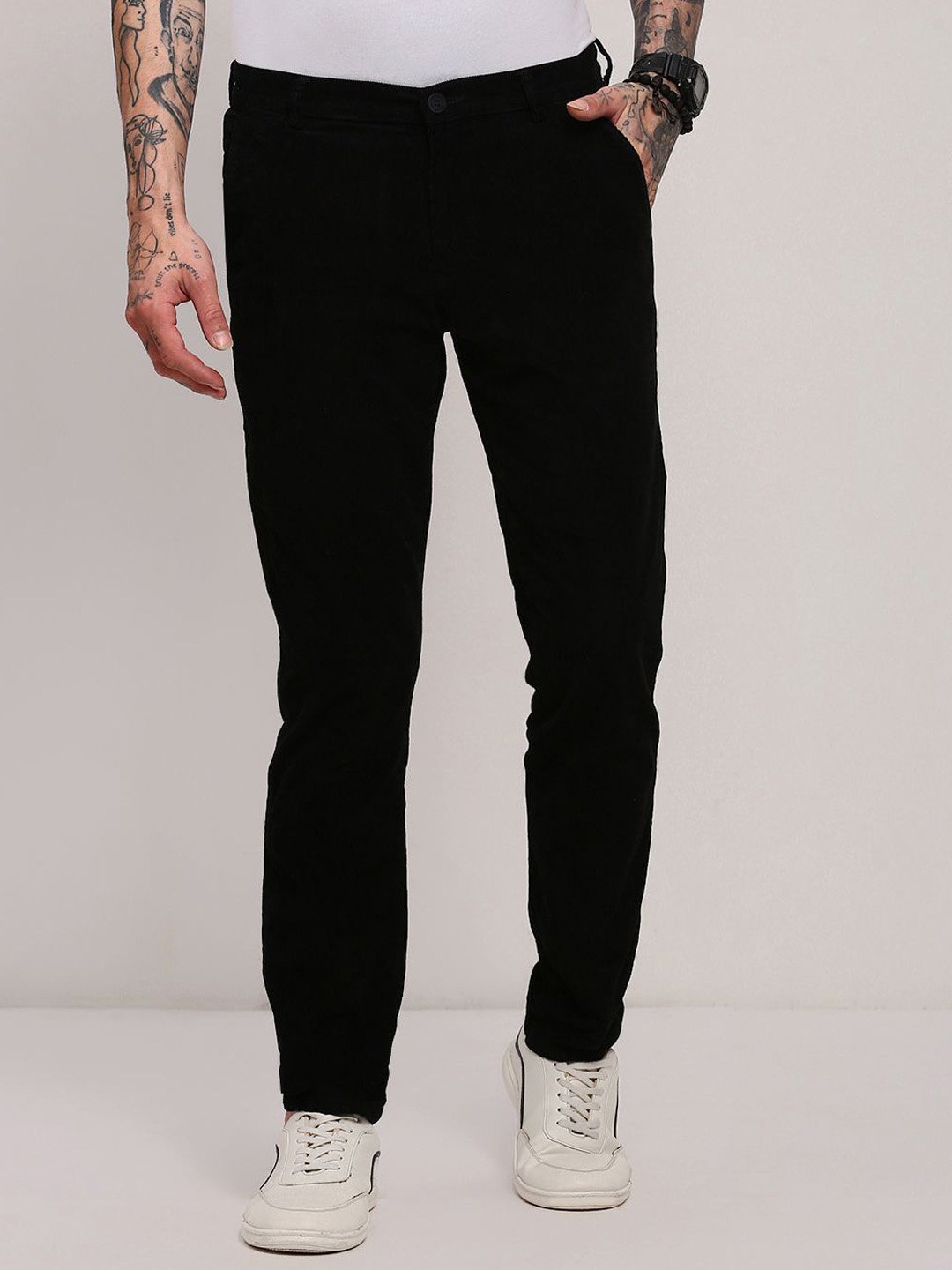 

SHOWOFF Men Comfort Slim Fit Low-Rise Cotton Corduroy Trousers, Black