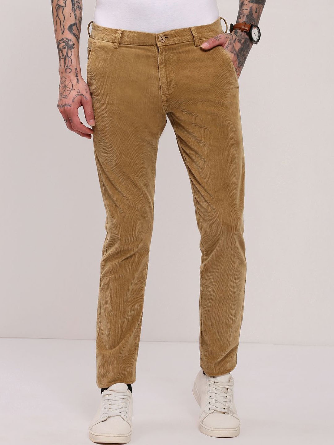 

SHOWOFF Men Comfort Slim Fit Low-Rise Corduroy Trousers, Beige