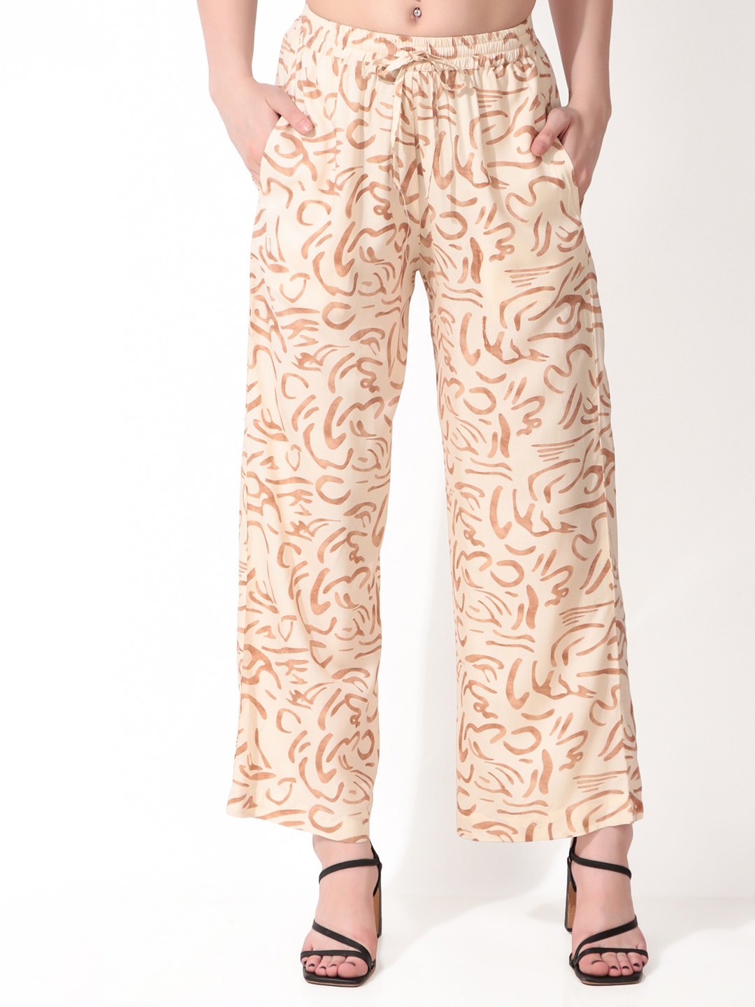 

Seryeon Women Flared Trousers, Cream