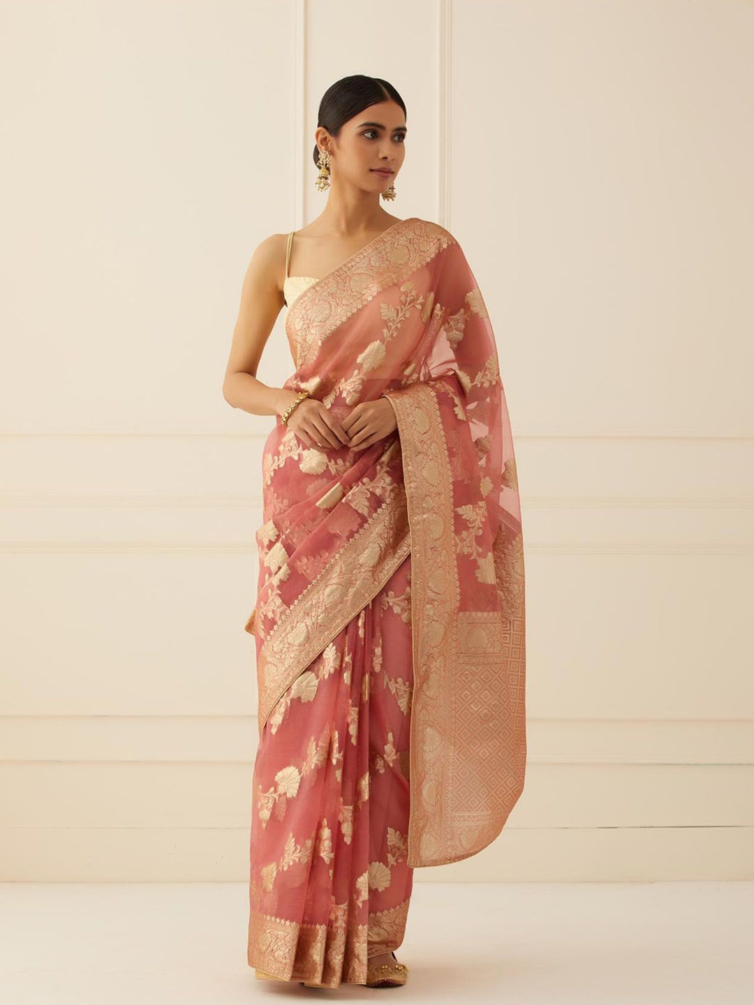 

Geroo Luxe Rose Gold Woven Design Zari Organza Heavy Work Saree