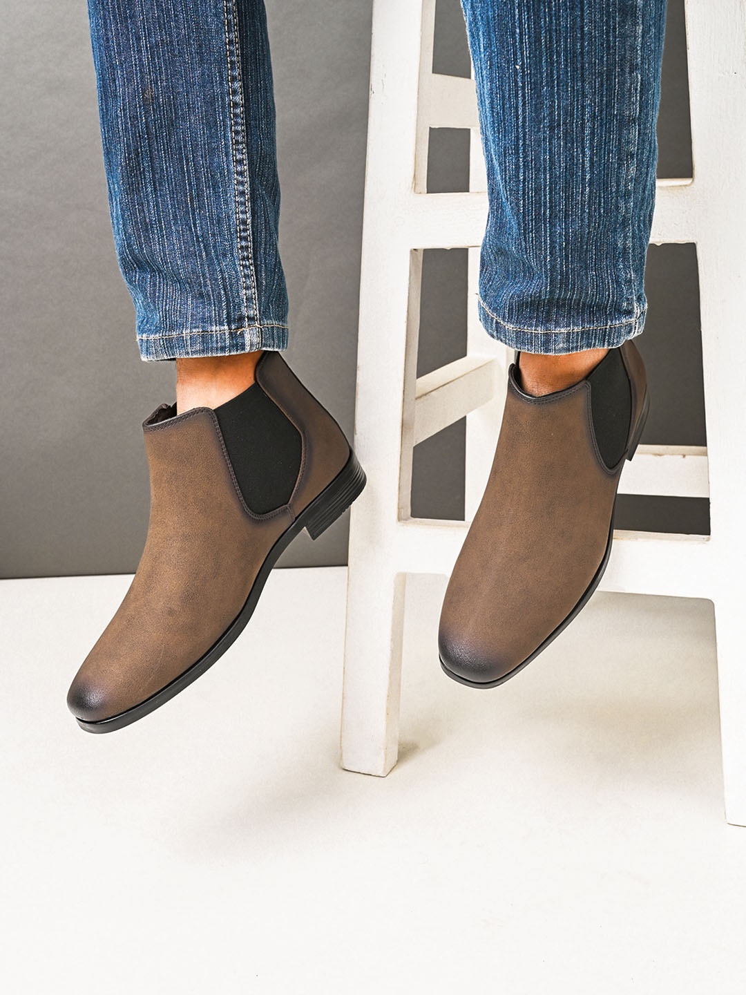 

The Roadster Lifestyle Co Men Hiking Trekking Chelsea Boots, Brown