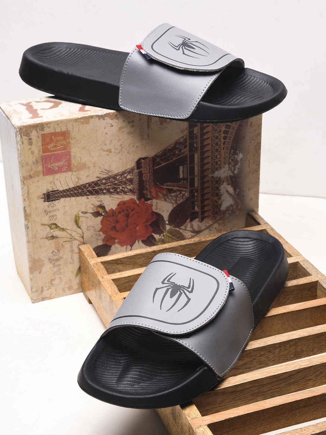 

PERY PAO Men Printed Sliders, Grey