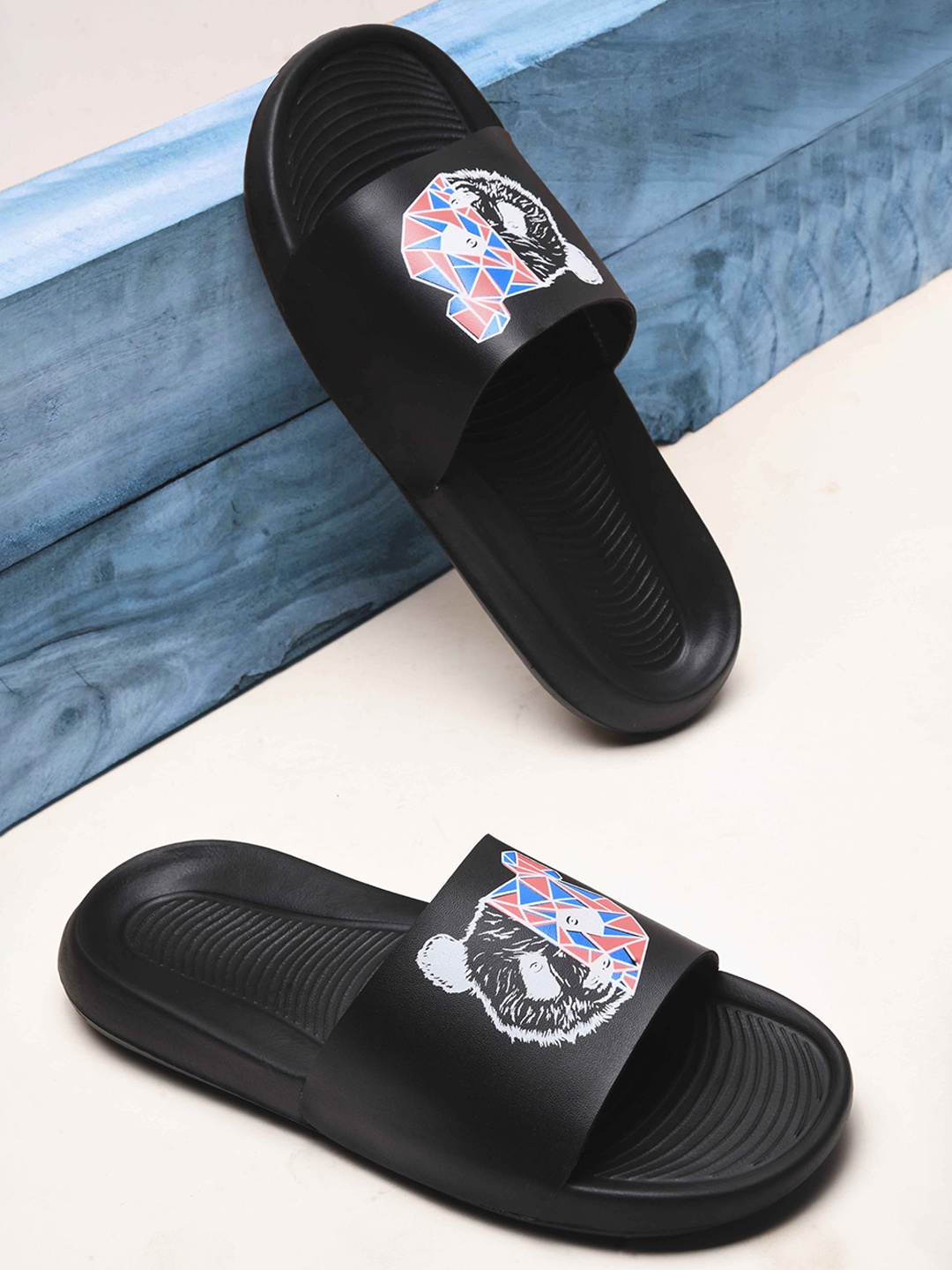 

PERY PAO Men Printed Sliders, Black