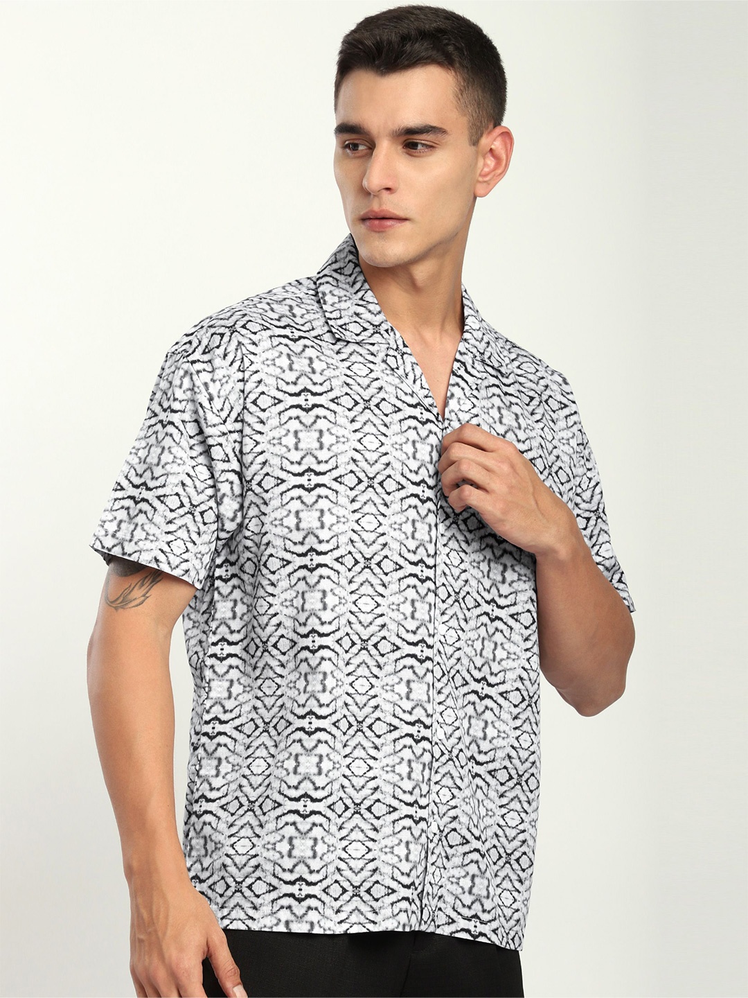 

Beyoung Men Abstract Printed Cotton Relaxed Fit Casual Shirt, White