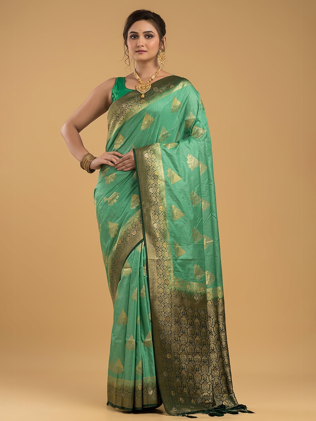 

Dheu Woven Design Zari Banarasi Saree, Green