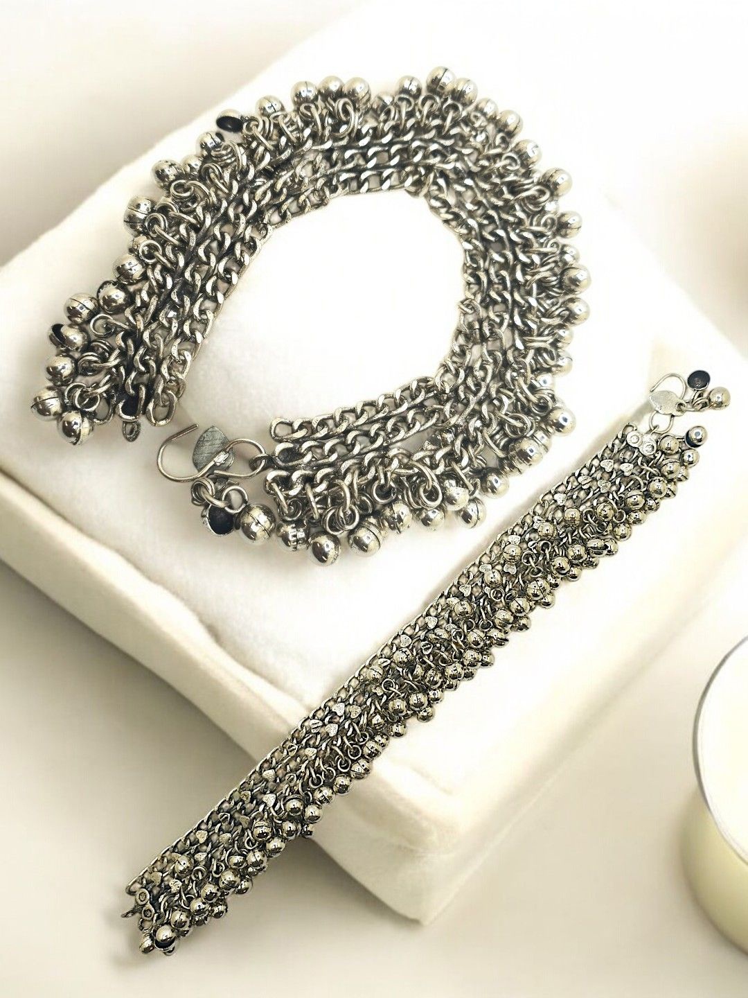 

FEMMIBELLA Silver Plated Artificial Beads Oxidized Anklet