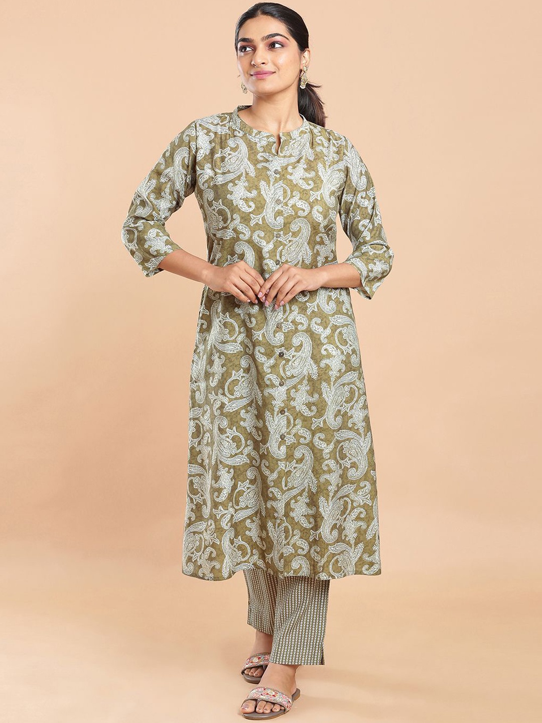 

Kalyan Silks Paisley Printed Mandarin Collar Kurta with Trouser, Olive