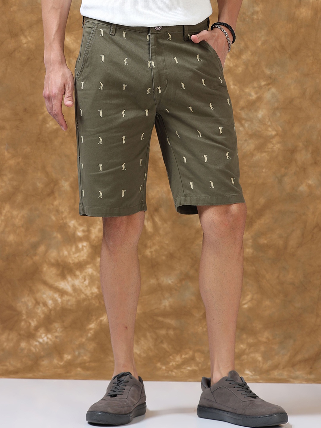 

THINC Men Camouflage Printed Regular Fit Mid-Rise Shorts, Olive