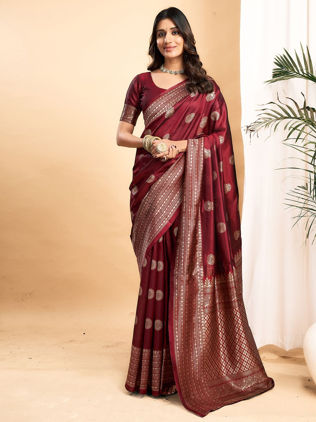 

SAMAH Ethnic Motifs Woven Design Zari Banarasi Saree, Maroon