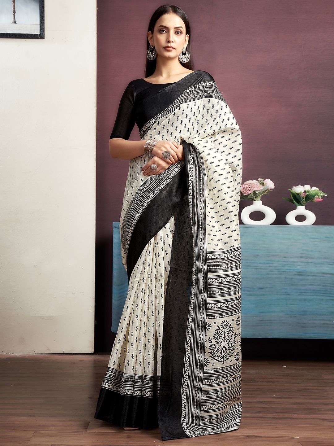 

SAMAH Batik Printed Daily Wear Saree, Off white