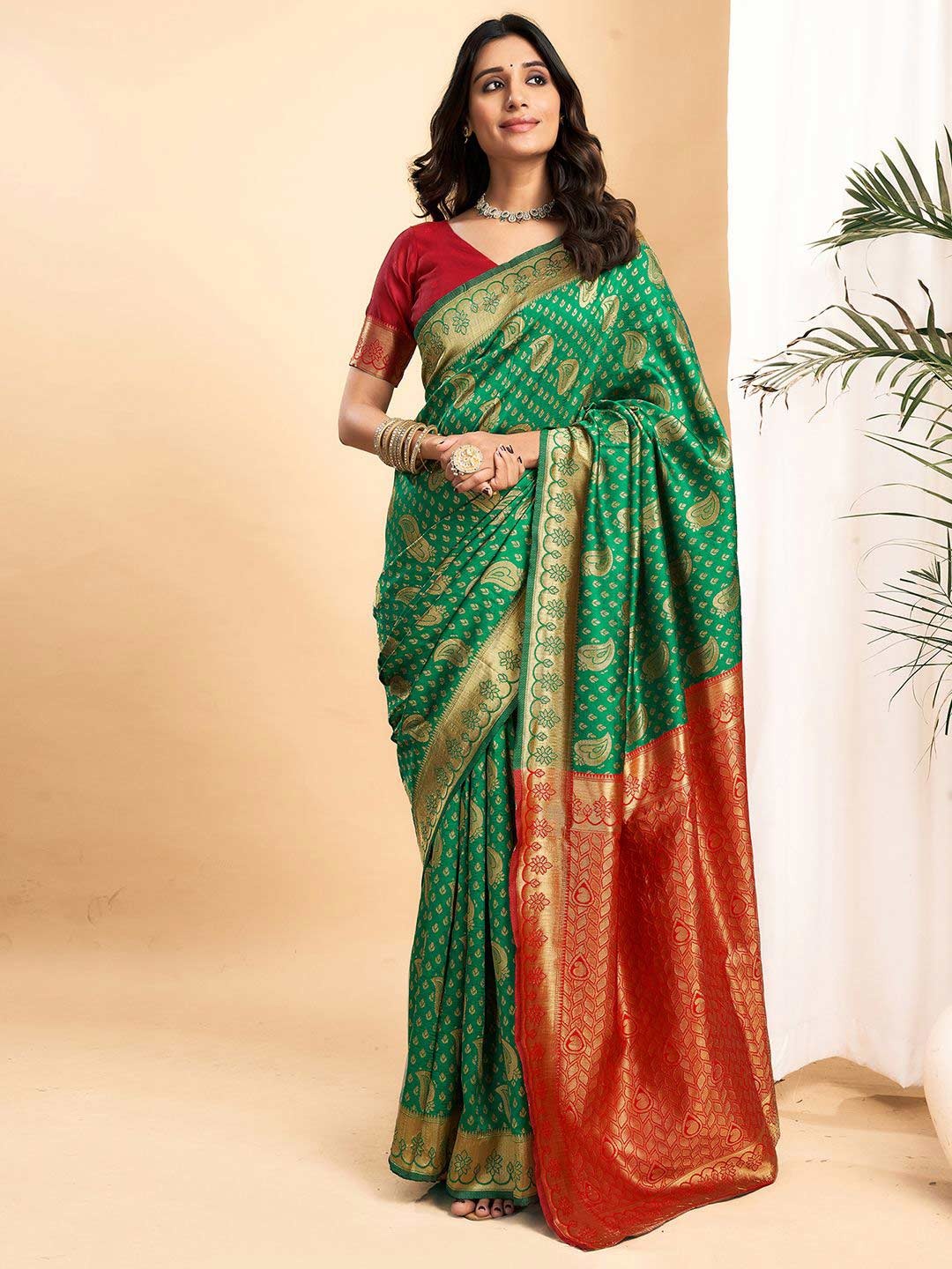 

SAMAH Woven Design Zari Banarasi Saree, Green