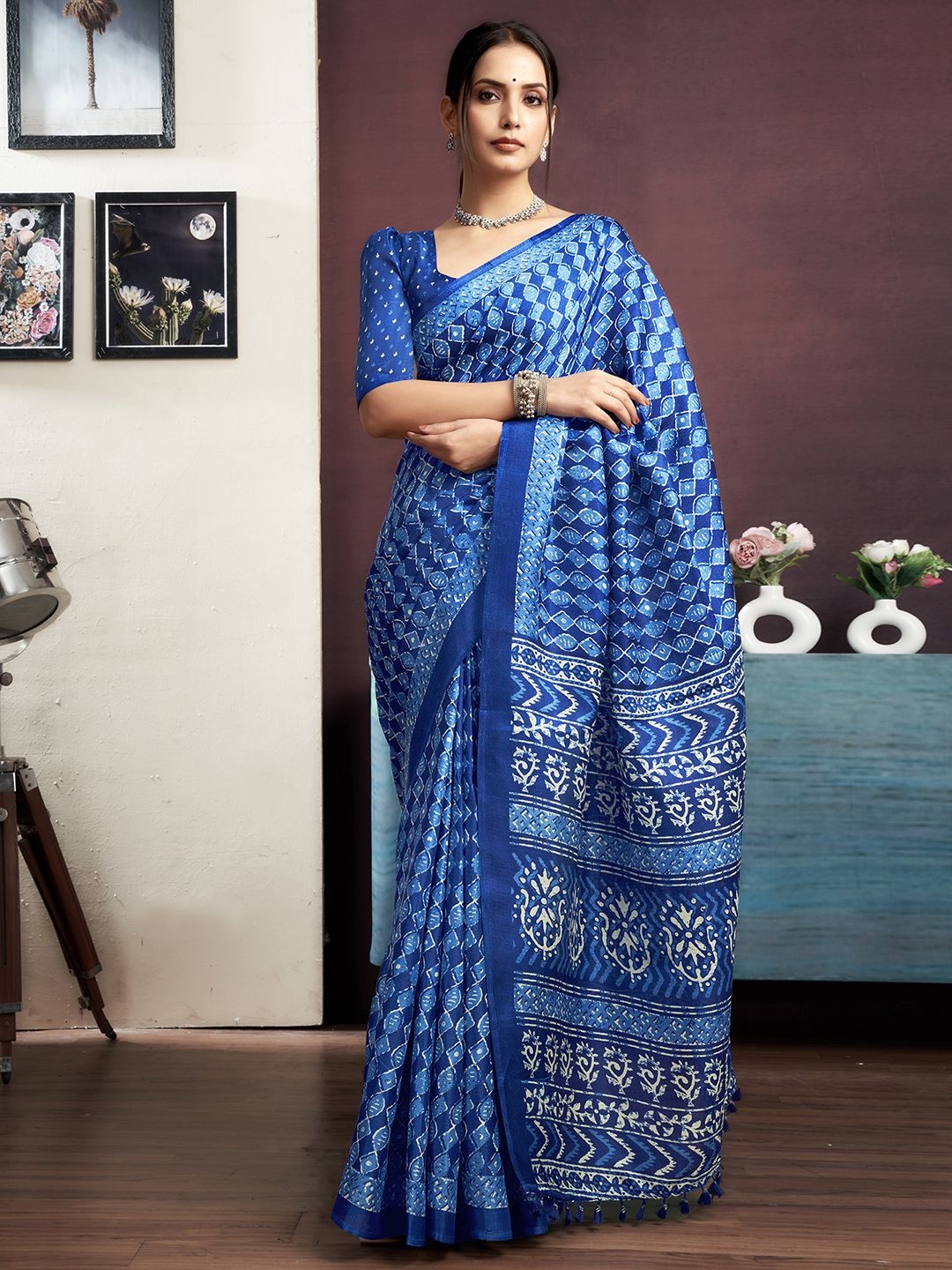 

SAMAH Batik Printed Saree, Blue