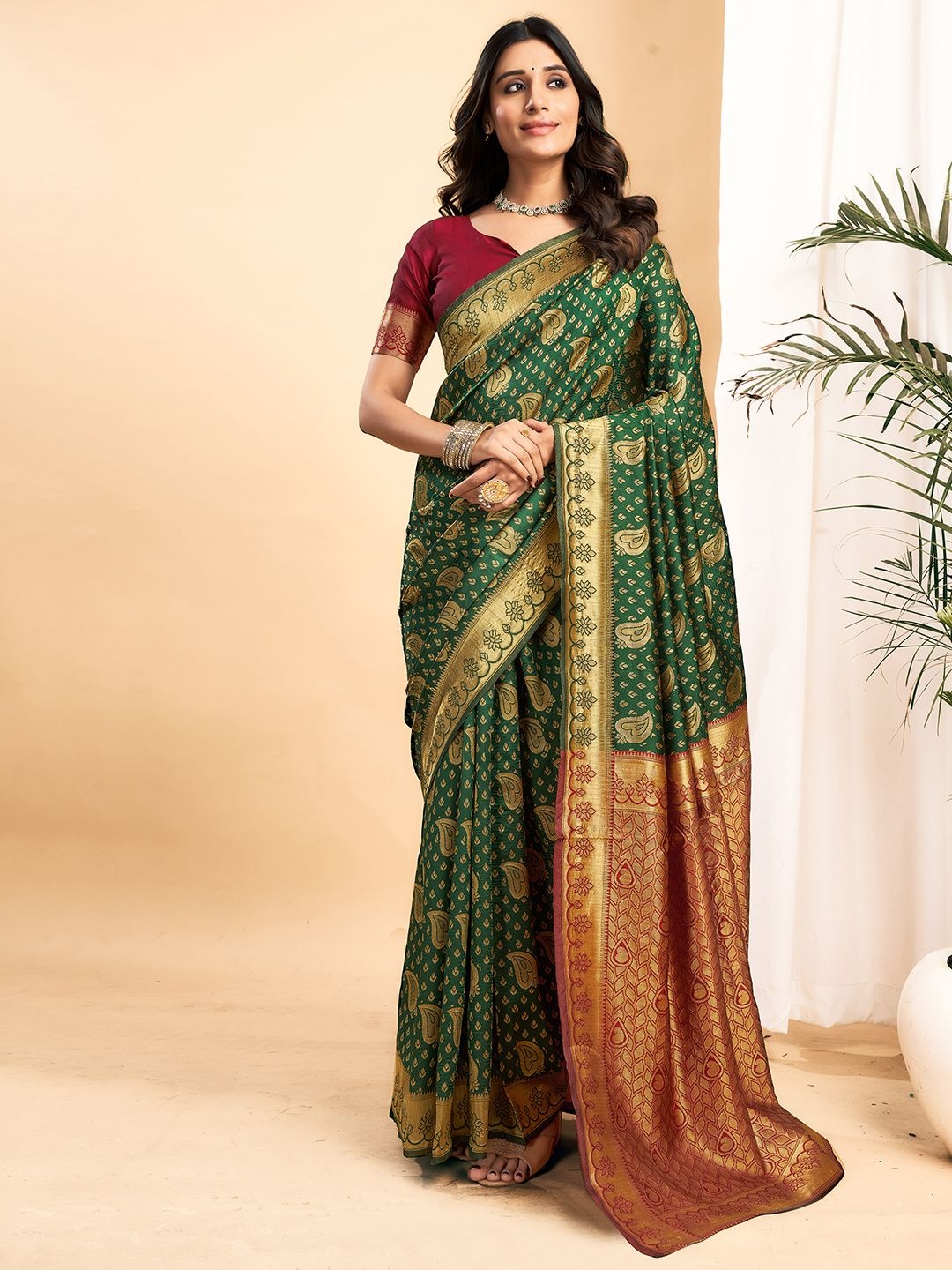 

SAMAH Woven Design Zari Banarasi Saree, Green