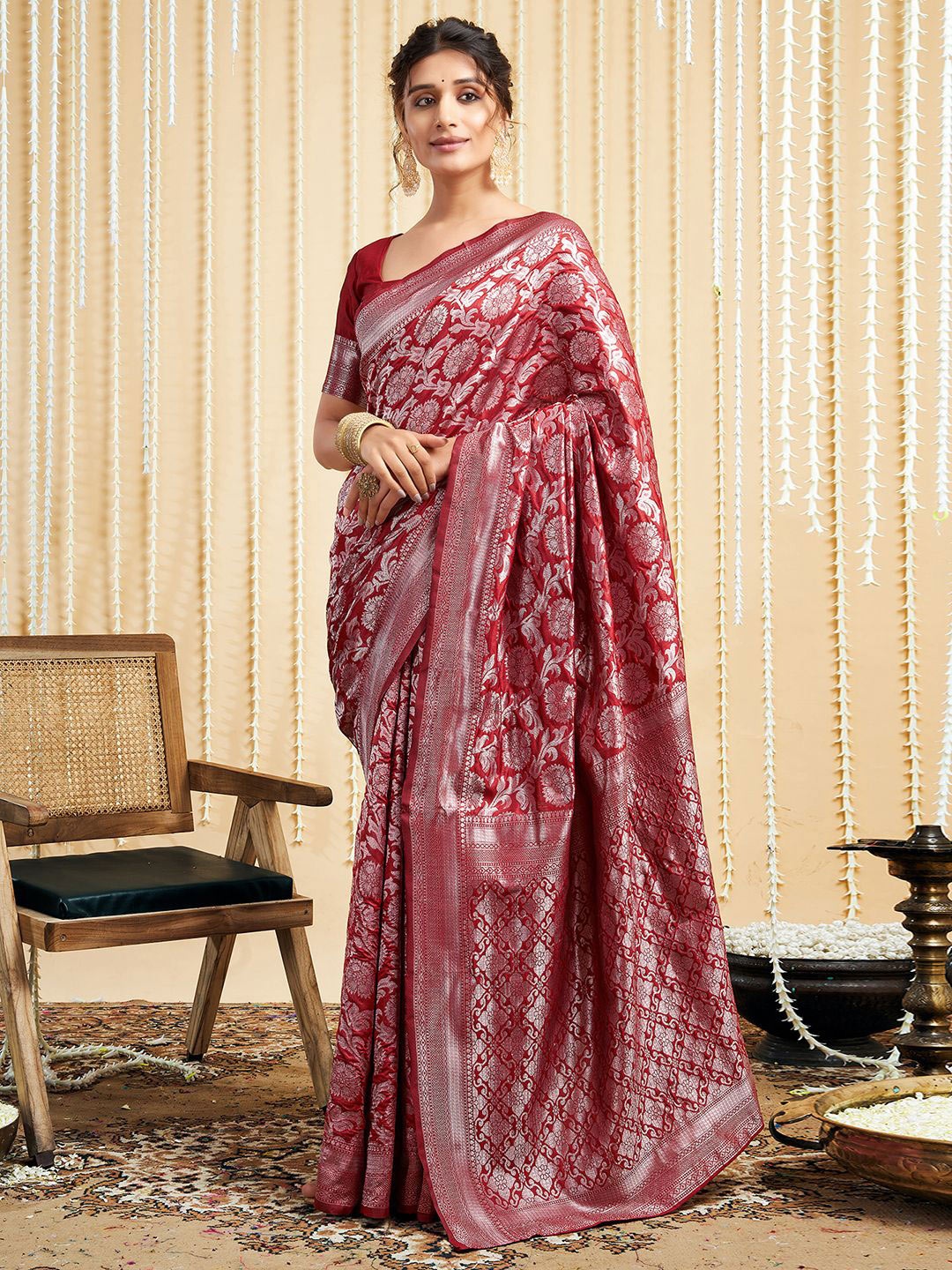 

SAMAH Woven Design Banarasi Saree, Red