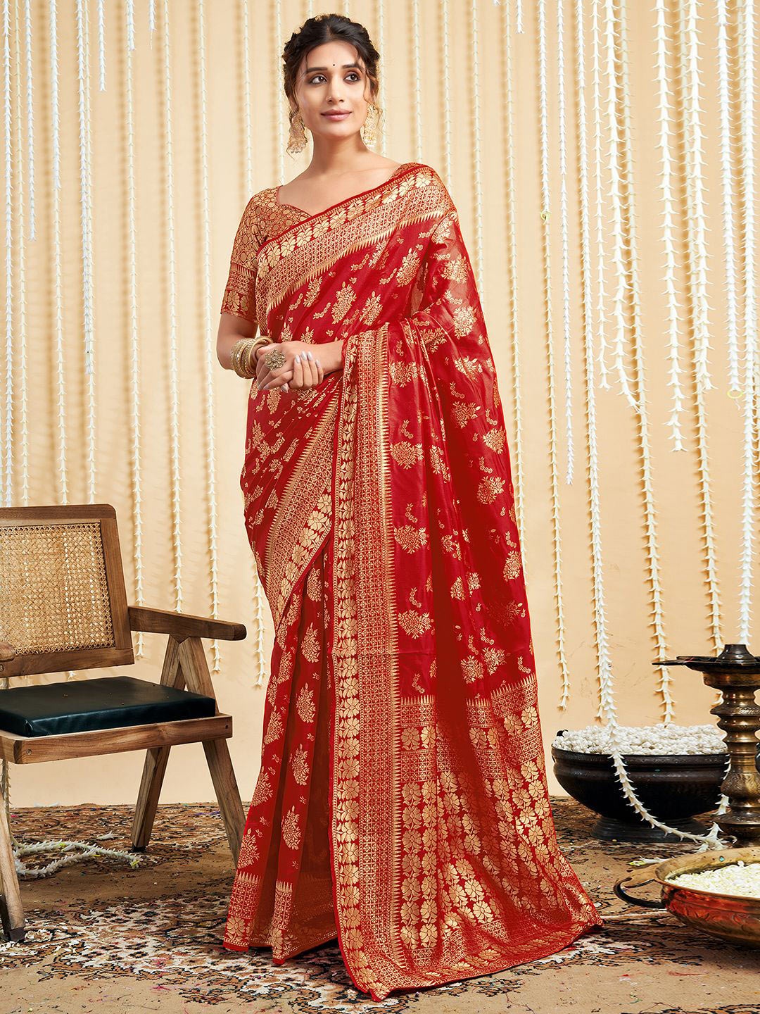 

SAMAH Woven Design Zari Banarasi Saree, Red