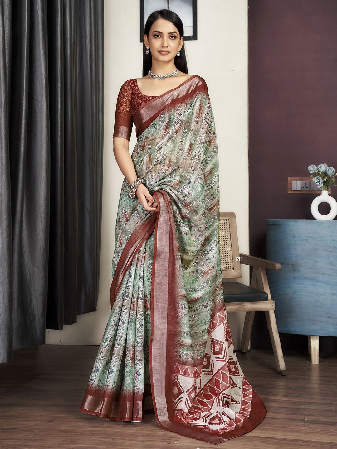 

SAMAH Geometric Printed Saree With Blouse Piece, Green