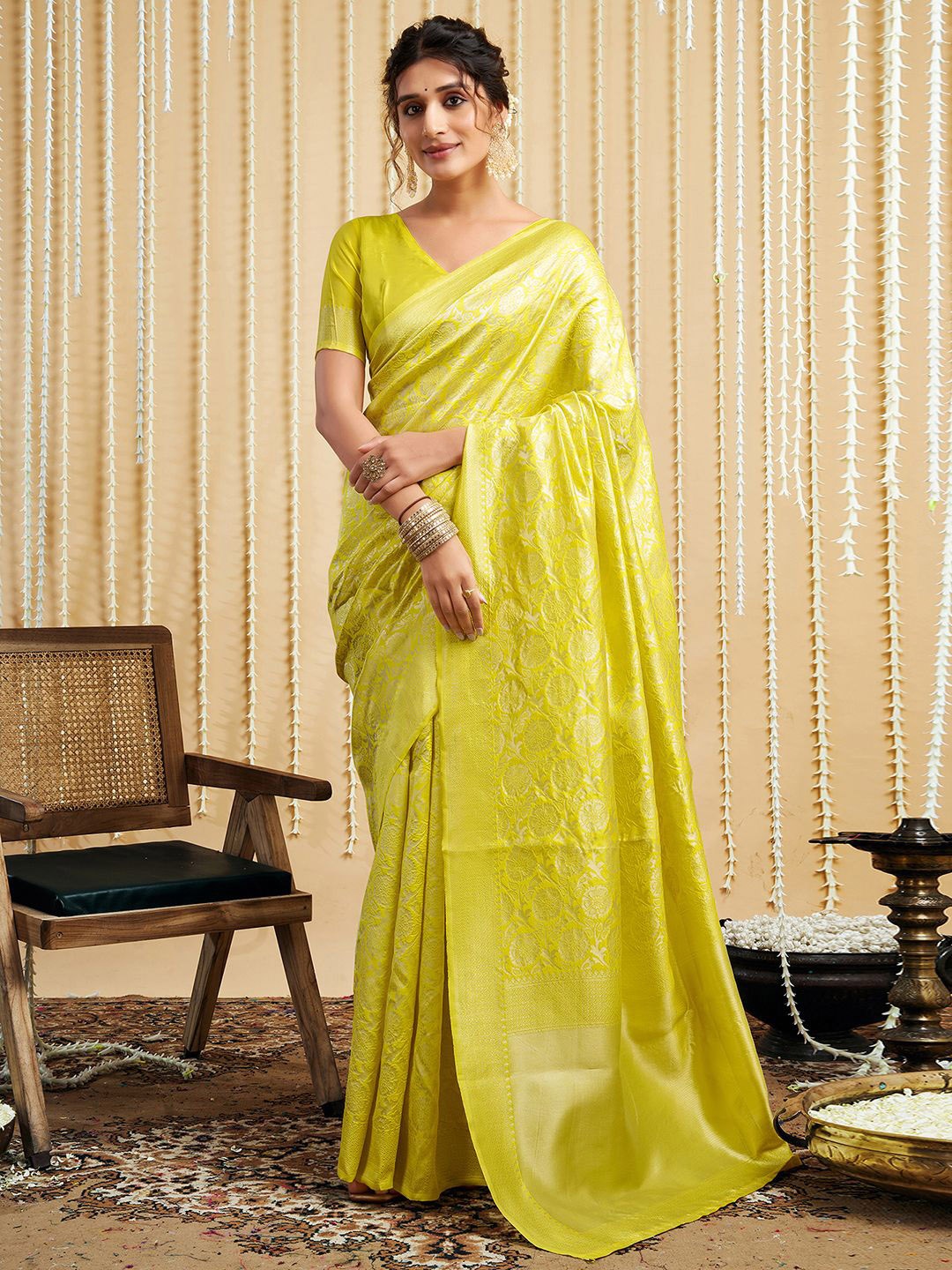 

SAMAH Woven Design Zari Banarasi Saree, Yellow