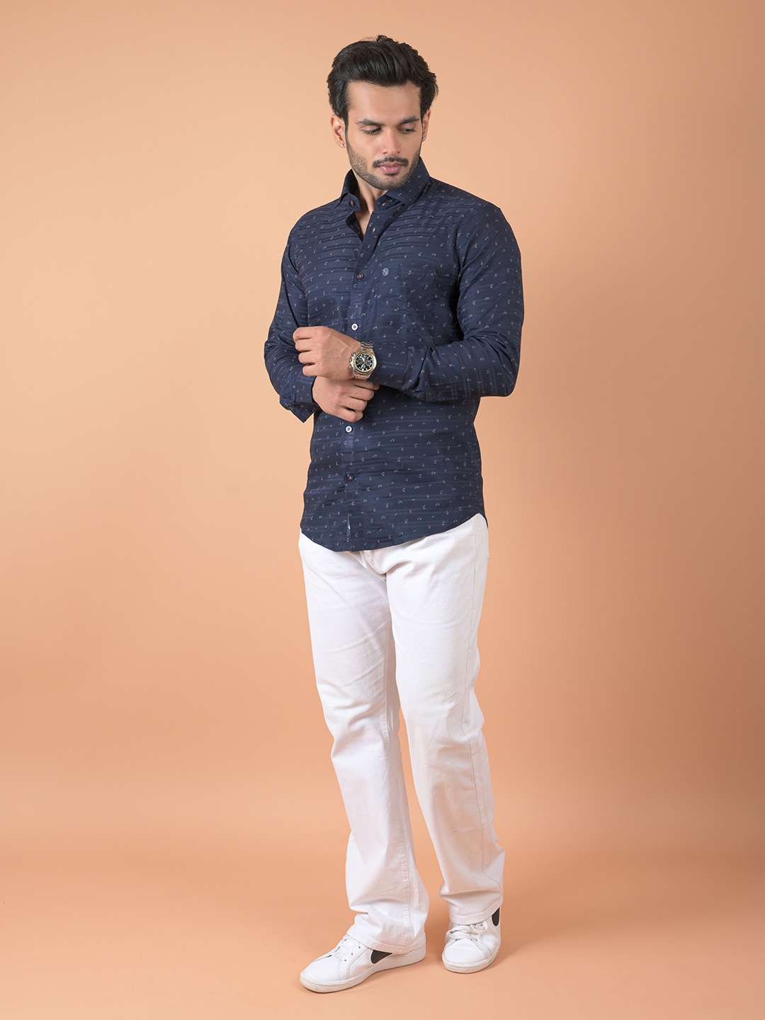 

INDIAN THREADS Men Relaxed Spread Collar Conversational Printed Cotton Casual Shirt, Navy blue