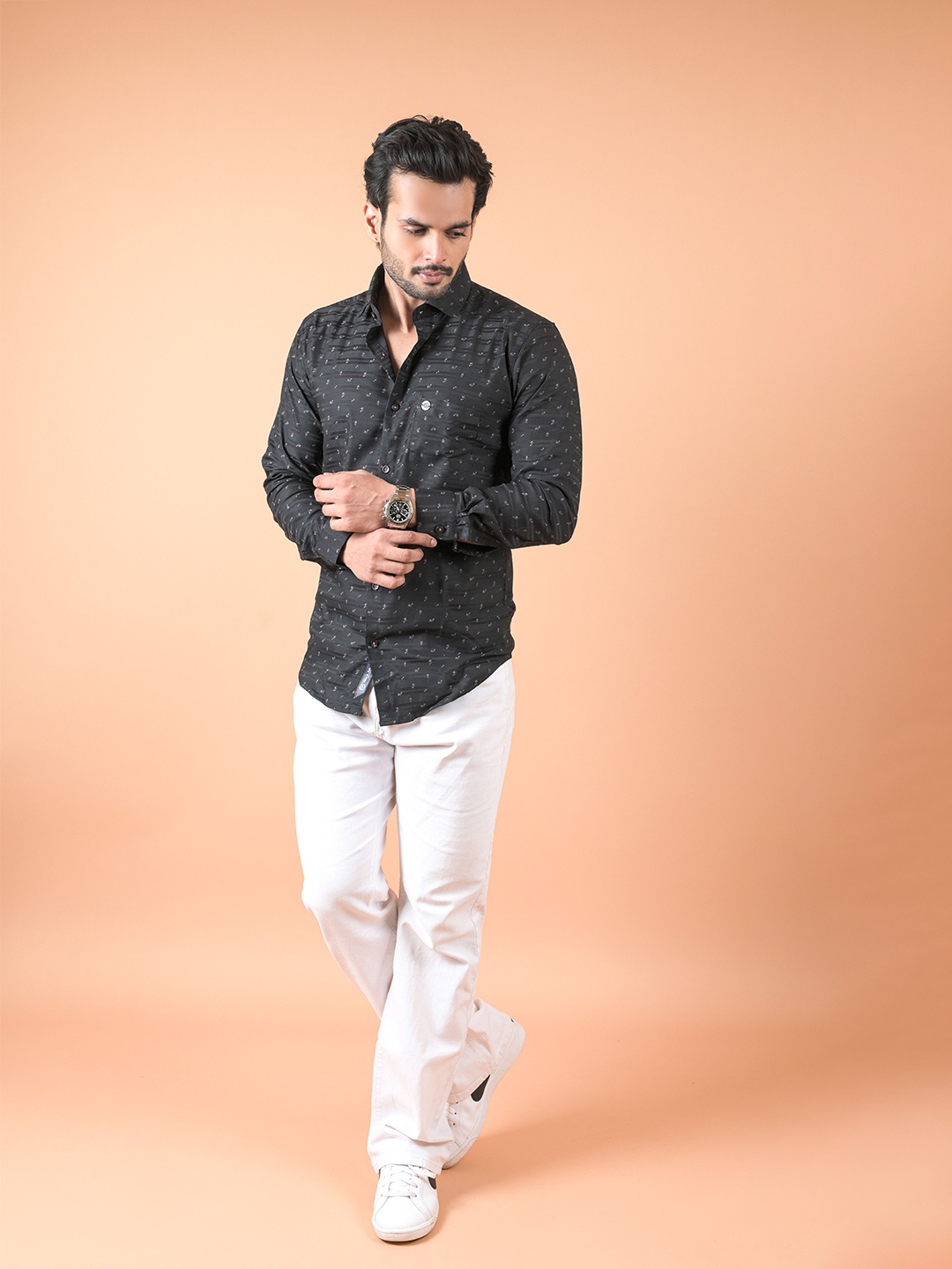 

INDIAN THREADS Men Relaxed Spread Collar Conversational Printed Cotton Casual Shirt, Black