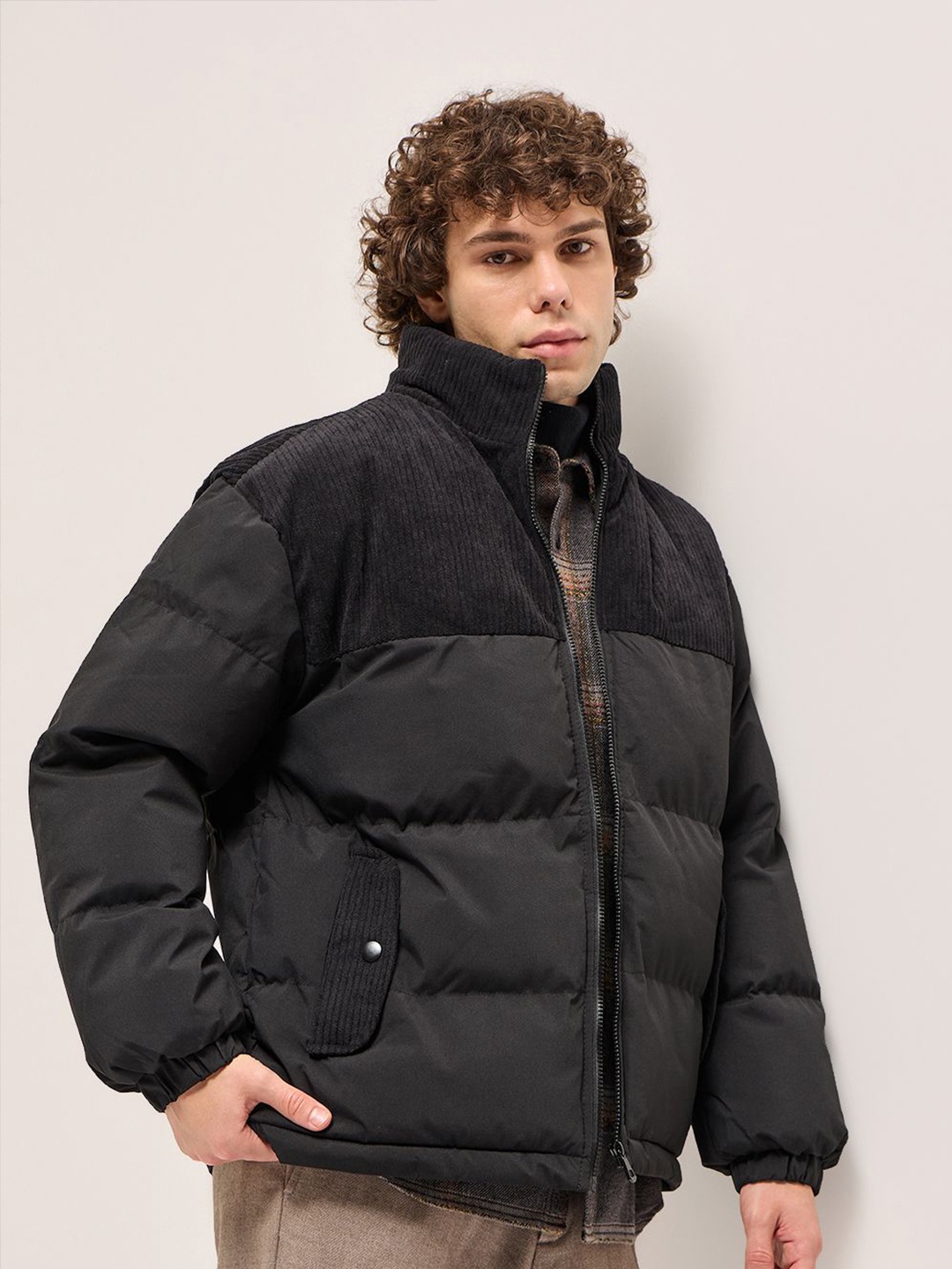 

THE BEAR HOUSE Men Mock Collar Solid Casual Puffer Jacket, Black