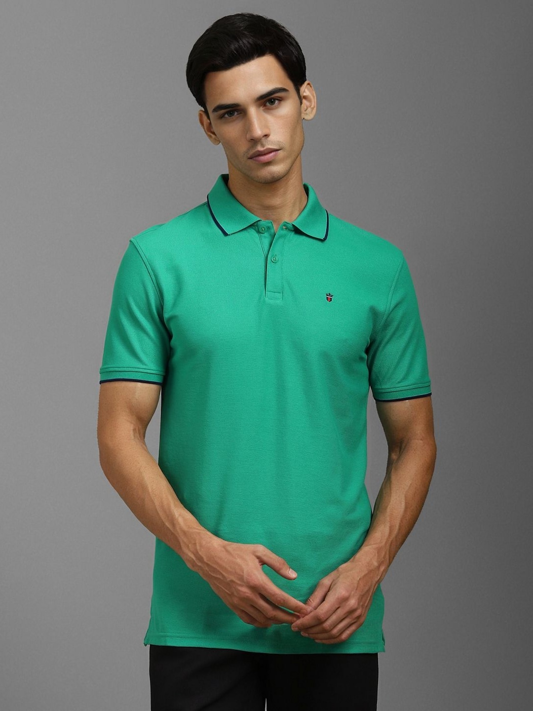 

Louis Philippe Sport Men Solid Slim Fit Cotton T-shirt, Green