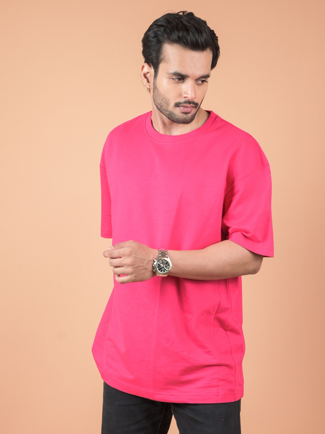 

INDIAN THREADS Men Dry Fit Solid Round Neck Pure Cotton Relaxed Fit T-shirt, Pink