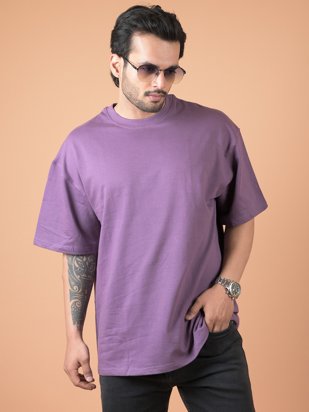 

INDIAN THREADS Men Dry Fit Solid Round Neck Pure Cotton Relaxed Fit T-shirt, Lavender