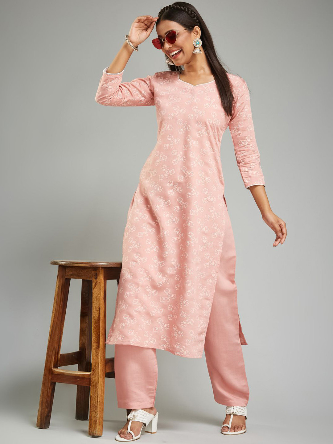 

KALINI Floral Printed Kurta with Pyjamas & Dupatta, Peach