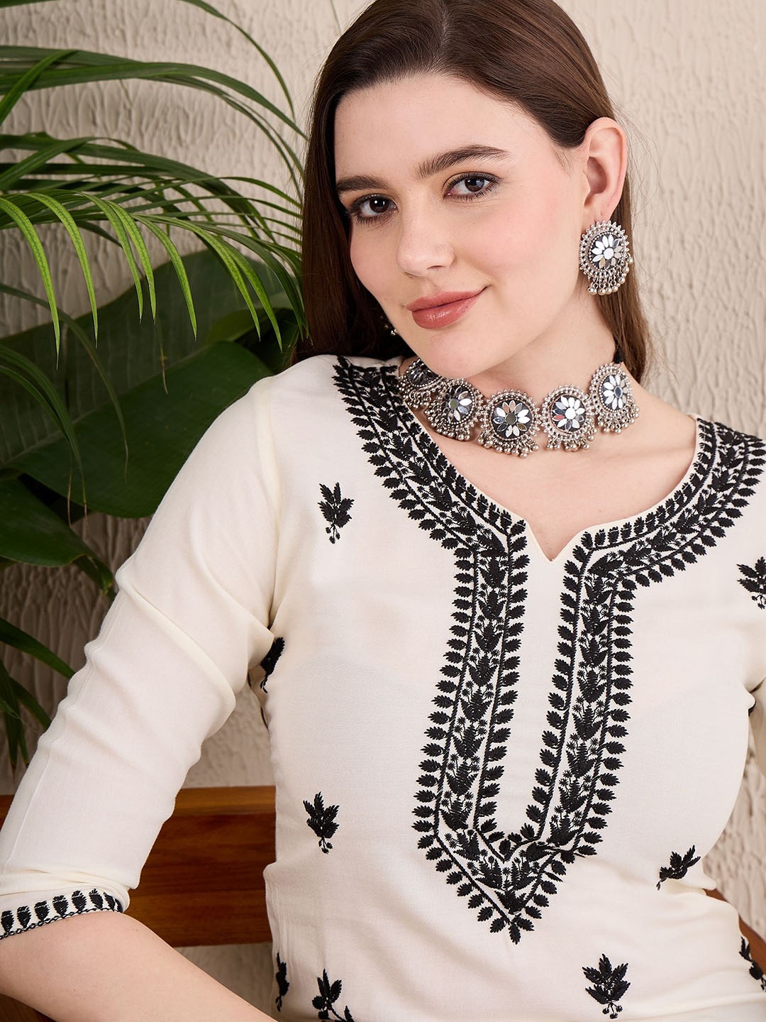 

Anouk Floral Embroidered Thread Work Regular Straight Kurta, White