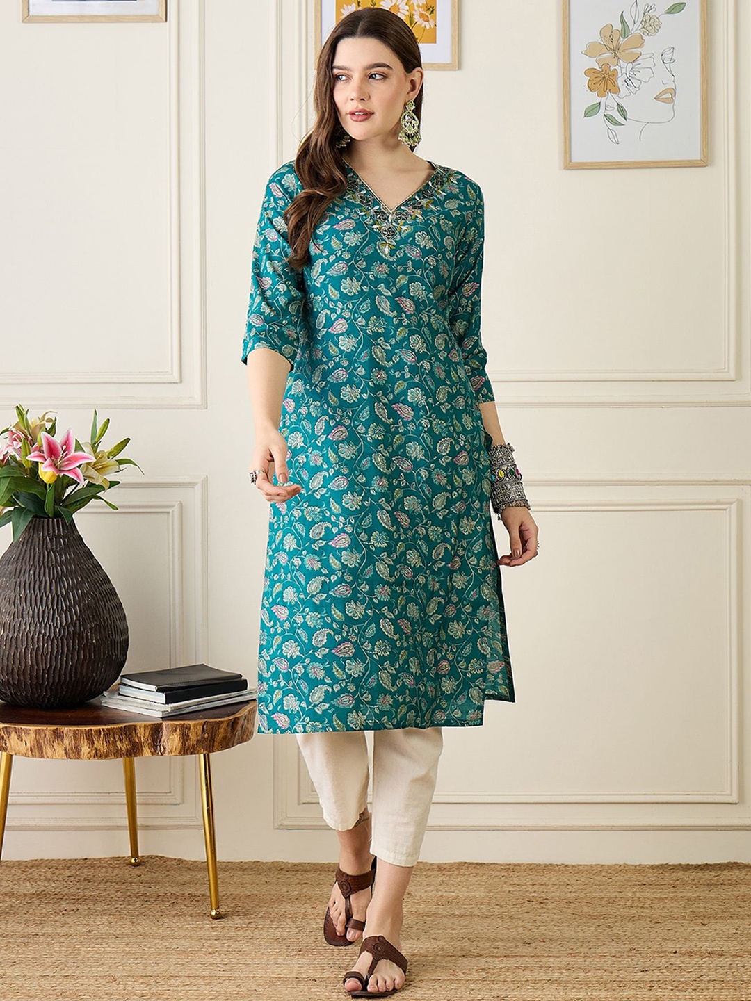 

Anouk Floral Printed V-Neck Chanderi Silk Straight Kurta, Green