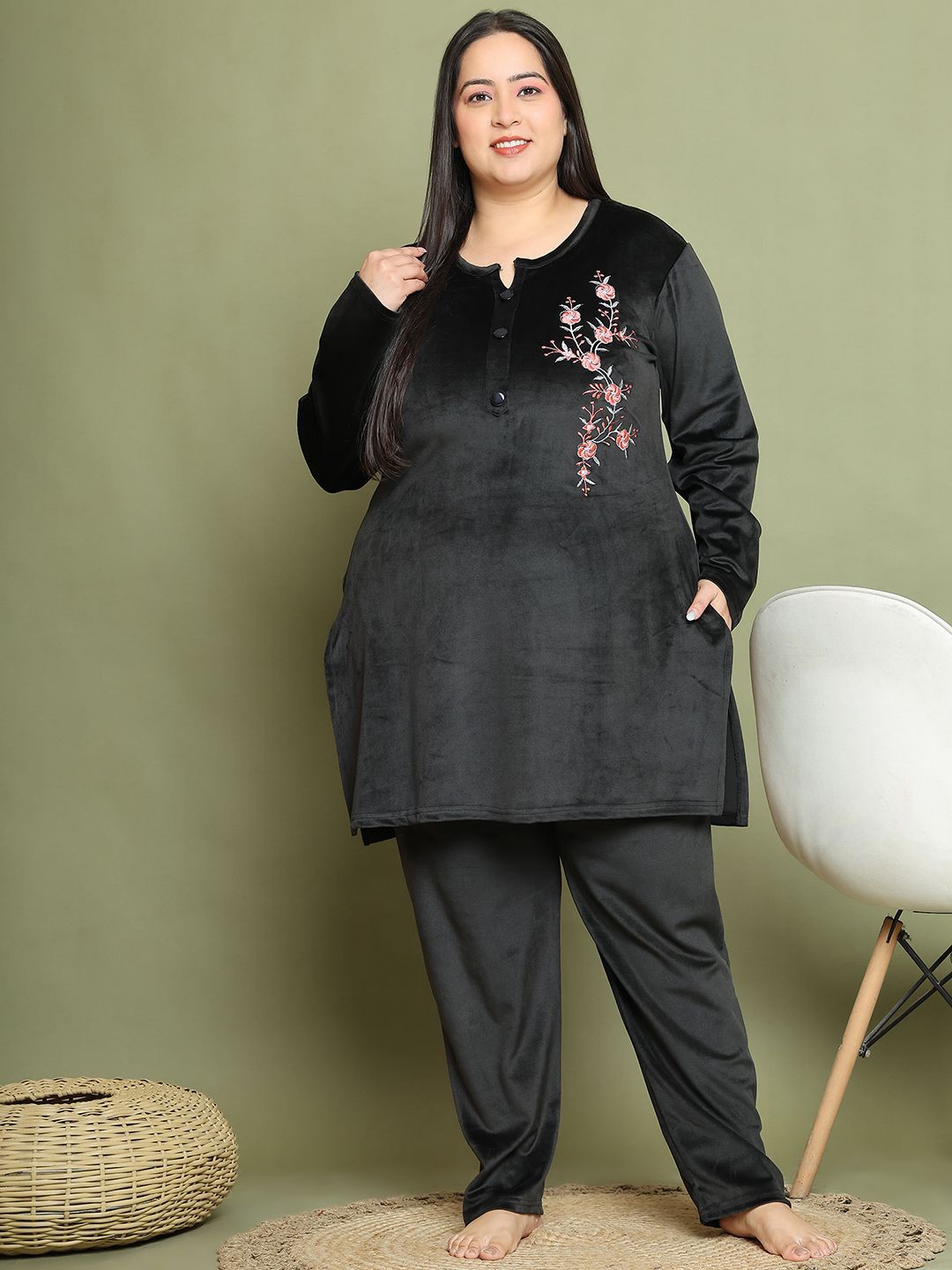 

TAG 7 Women Floral Embroidered Plus Size Night suit, Black