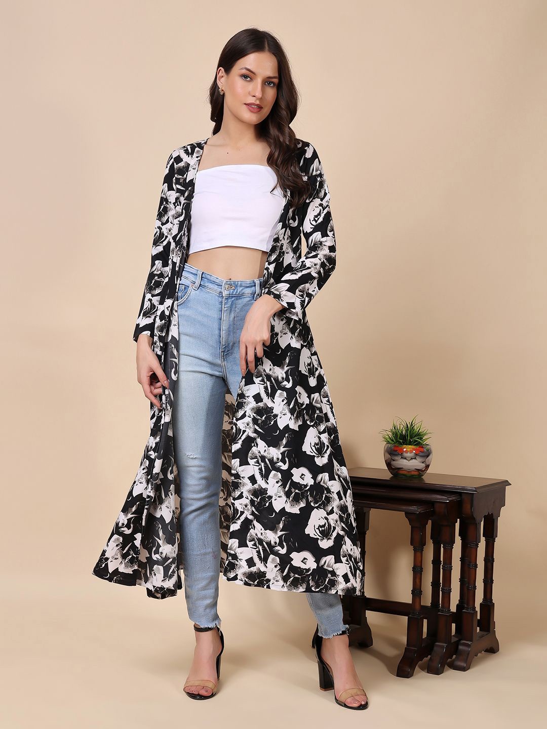 

SCORPIUS Floral Printed Longline Shrug, Black