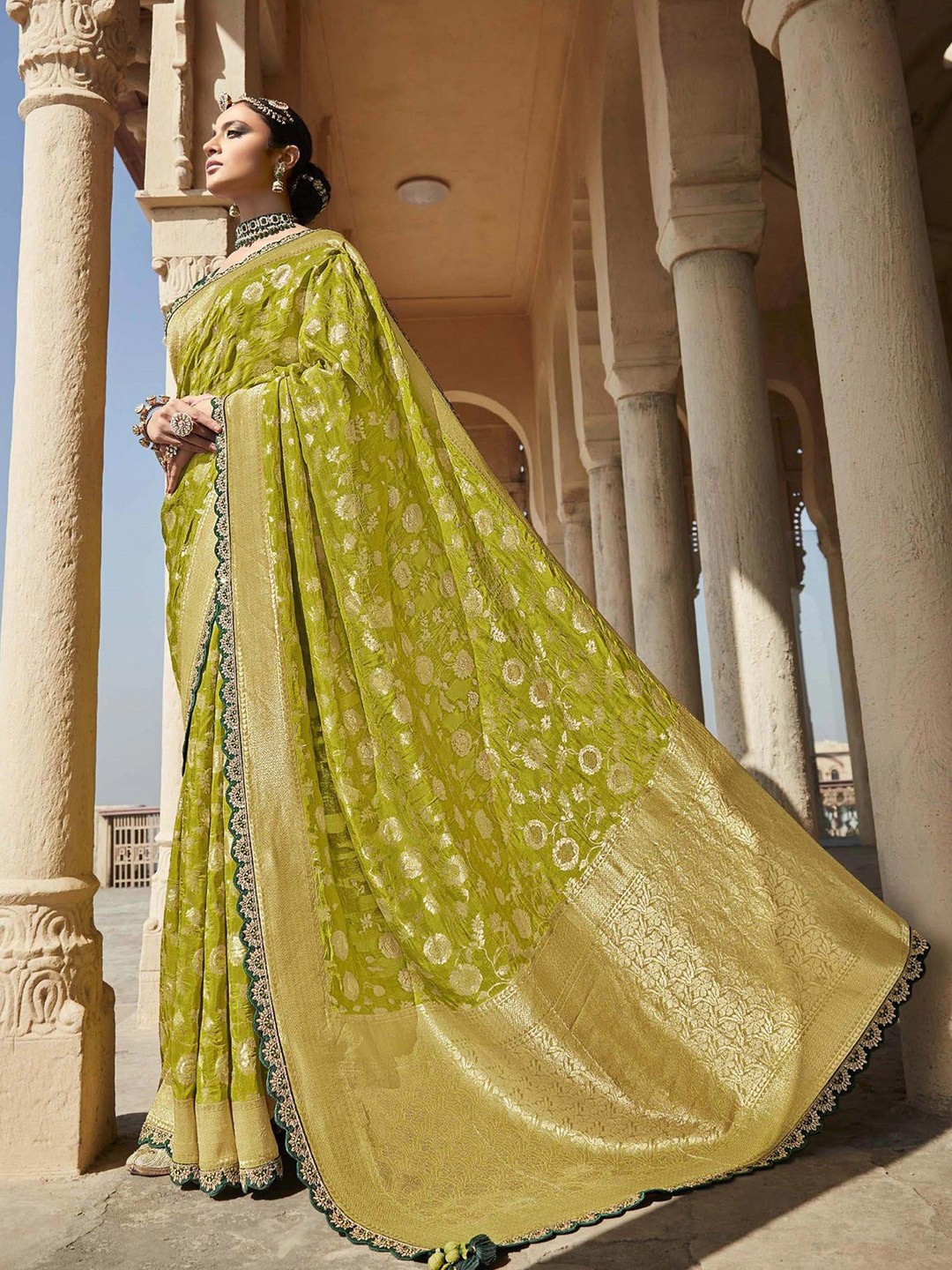 

MAHALASA Woven Design Ethnic Motifs Embroidered Pure Silk Banarasi Saree, Green