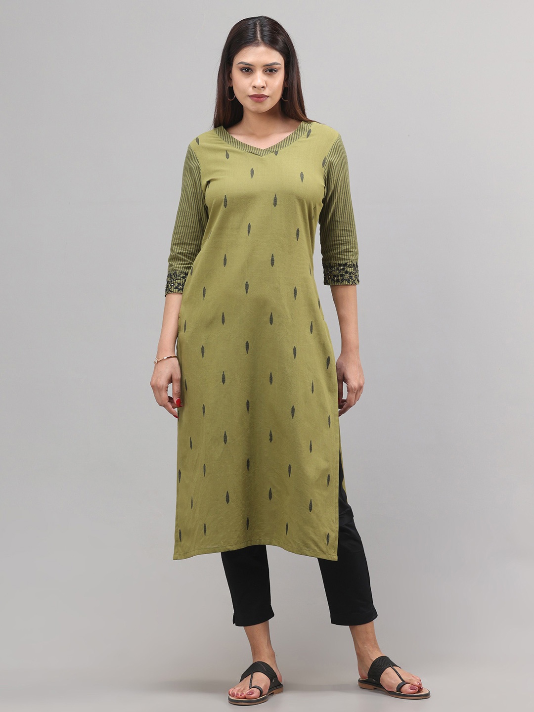 

Vismay Women Printed Pure Cotton Kurti, Green