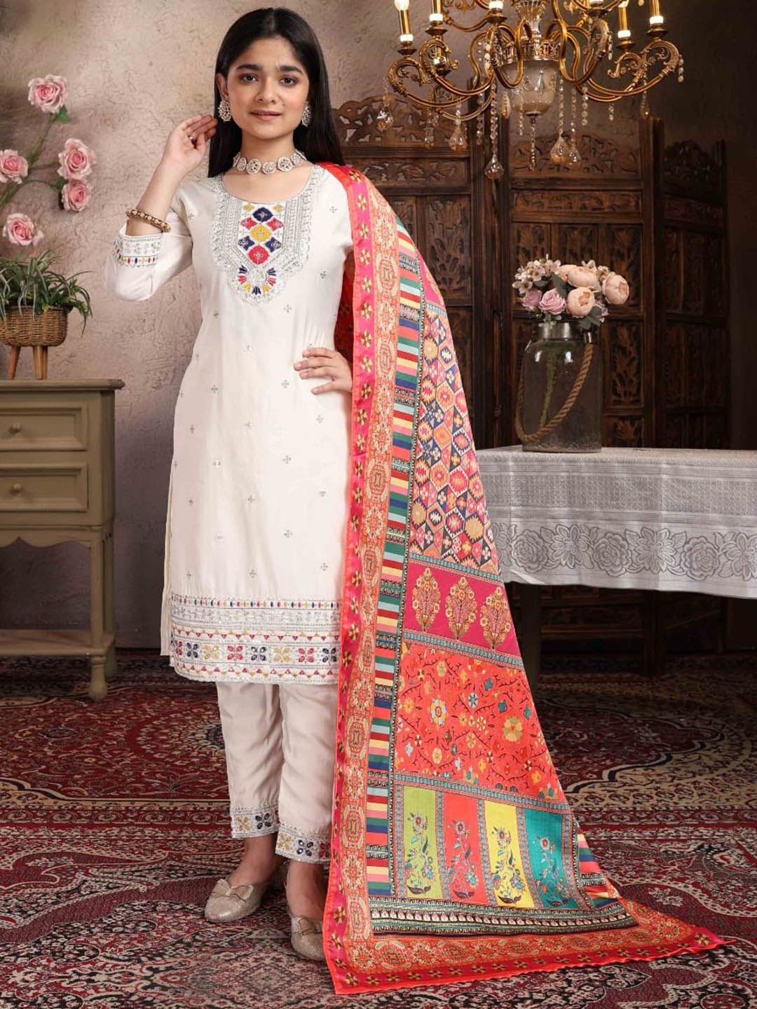 

7Tiara Girls Floral Embroidered Sequinned Straight Kurta With Trousers & Dupatta, Off white