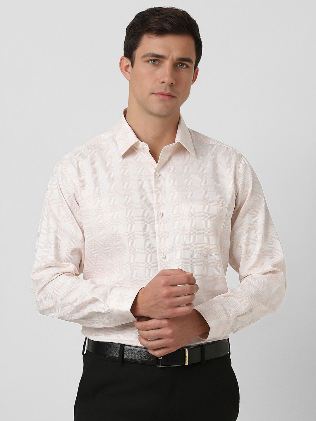 

Van Heusen Men Speread Collar Checked Cotton Formal Shirt, Peach