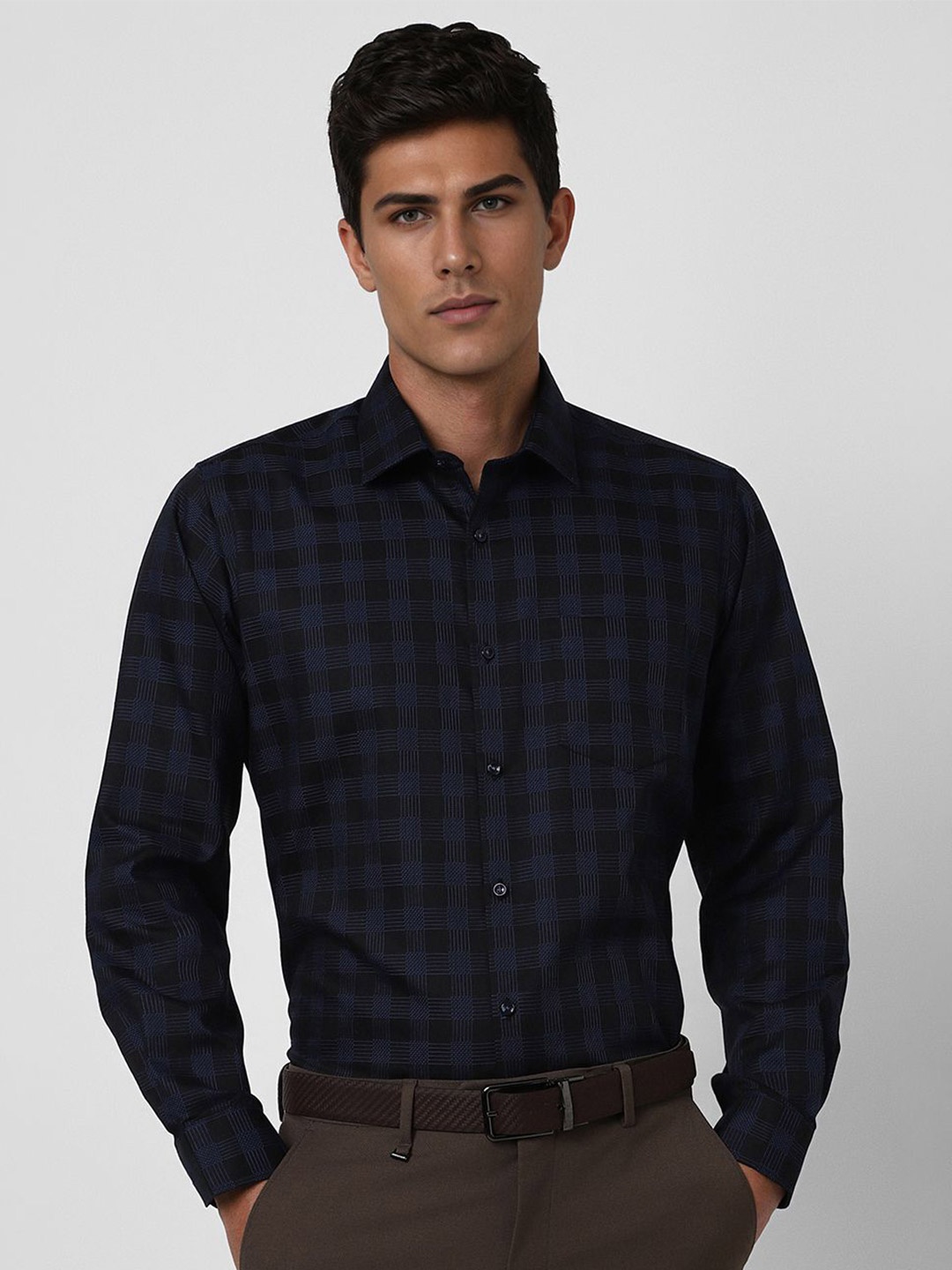 

Van Heusen Men Spread Collar Checked Cotton Formal Shirt, Navy blue