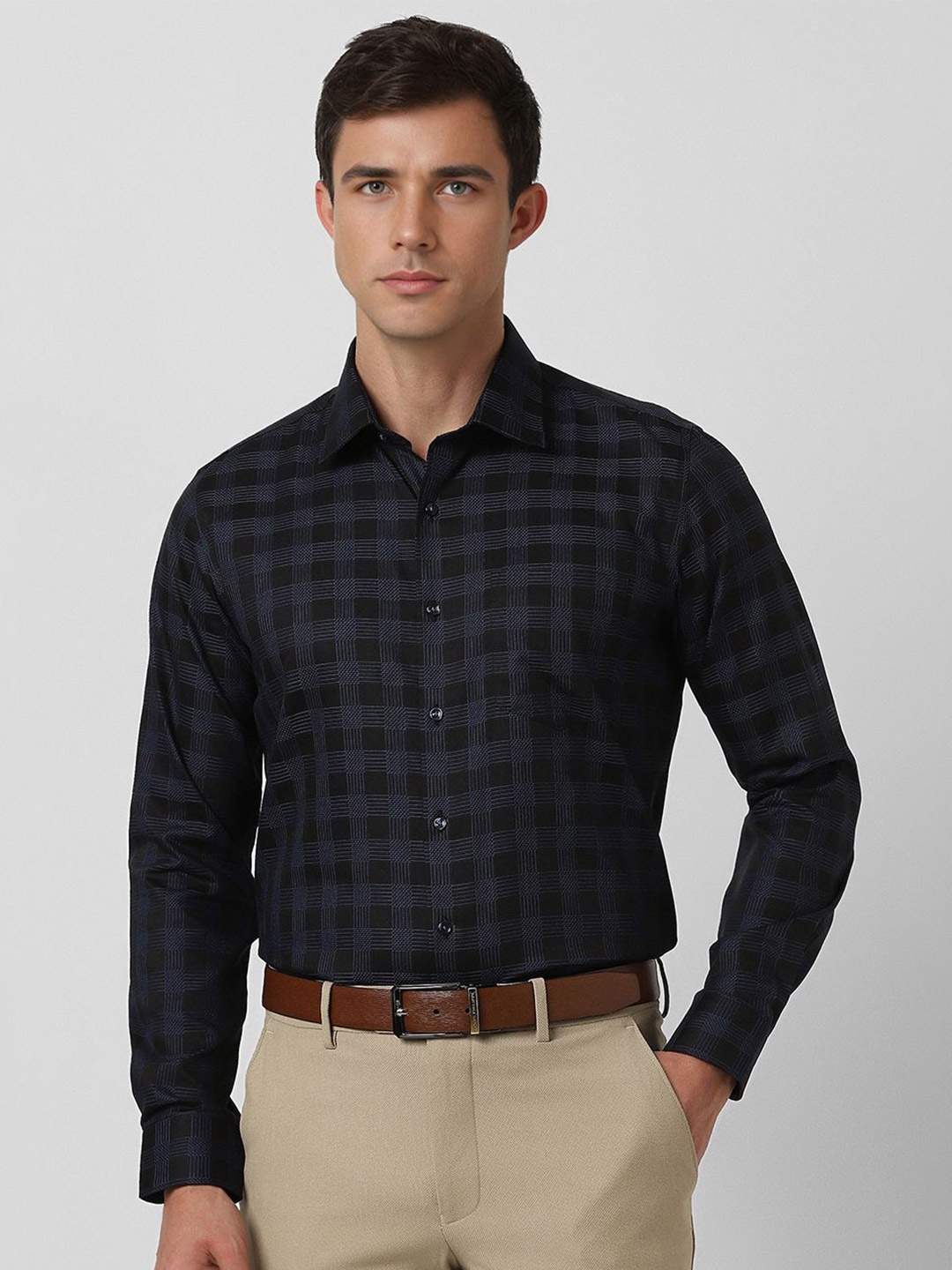 

Van Heusen Men Slim Fit Checked Cotton Formal Shirt, Black