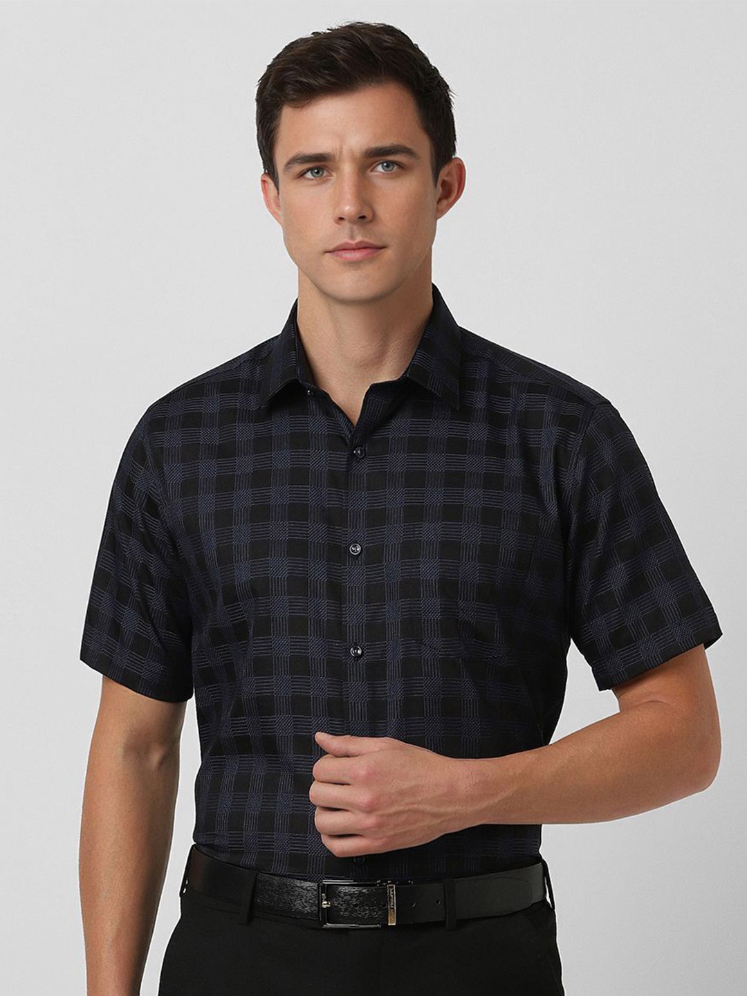 

Van Heusen Men Spread Collar Checked Cotton Formal Shirt, Navy blue