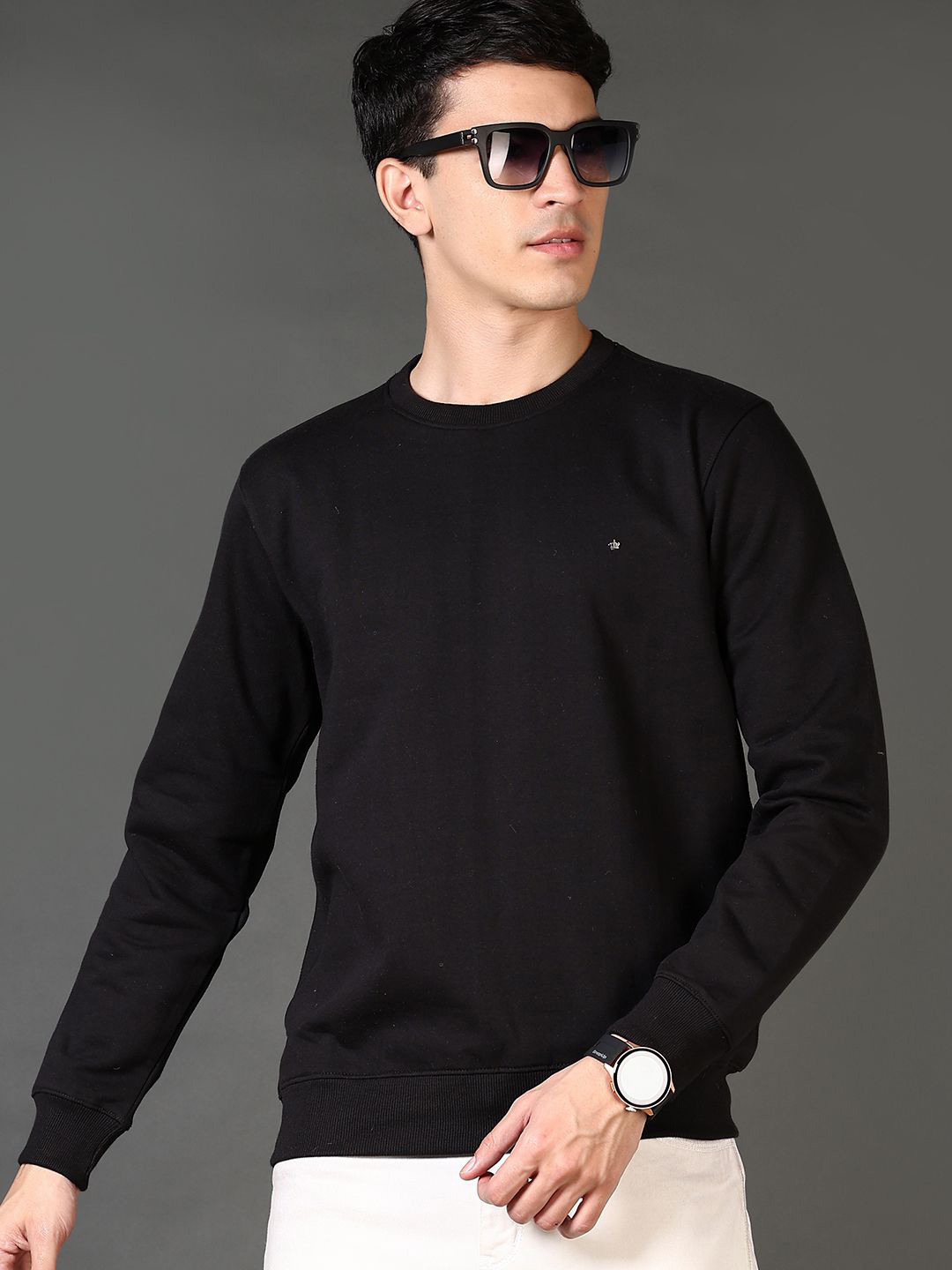 

V-Mart Men Round Neck Sweatshirt, Black