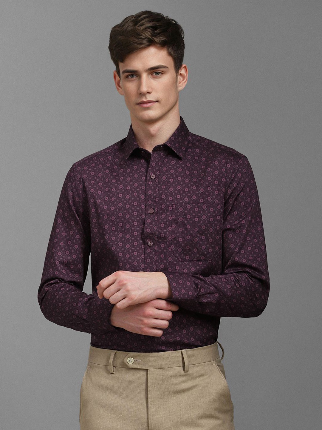 

Louis Philippe Men Classic Fit Spread Collar Floral Printed Cotton Formal Shirt, Burgundy