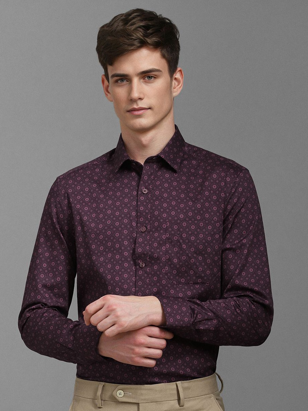 

Louis Philippe Men Classic Spread Collar Micro Ditsy Printed Cotton Formal Shirt, Purple