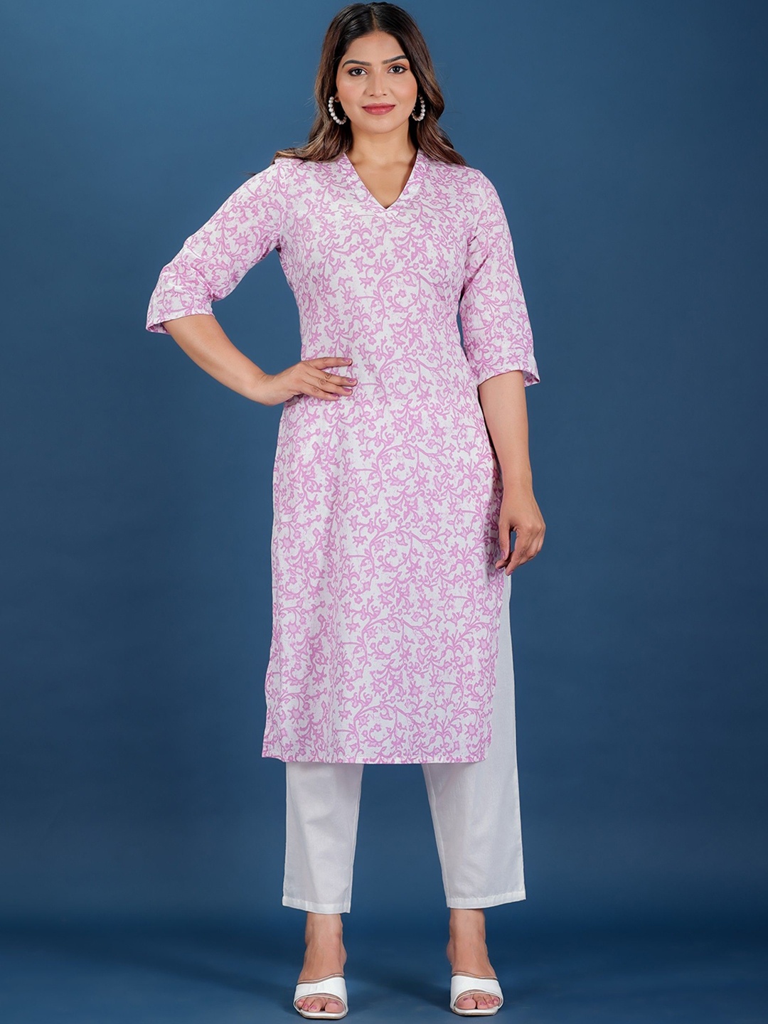 

Aramya V-Neck Floral Printed Pure Cotton Straight Kurta with Trousers, Purple