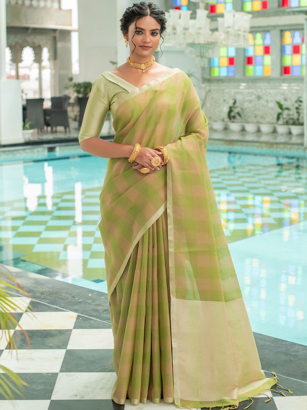 

VISHNU WEAVES Checked Zari Pure Linen Saree, Green