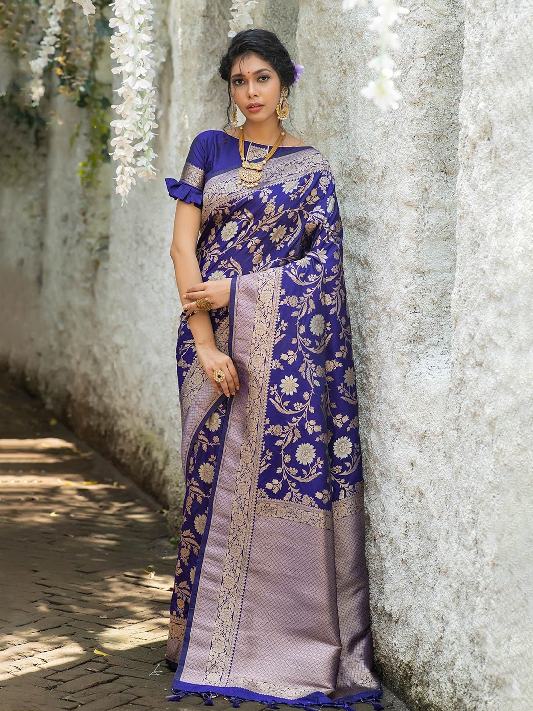 

VISHNU WEAVES Lapis Blue Pure Zari Woven Soft Banarasi Silk Saree, Navy blue